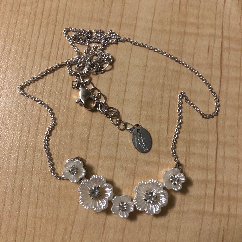 🩵 Free add-on || Rhinestone centers flower necklace